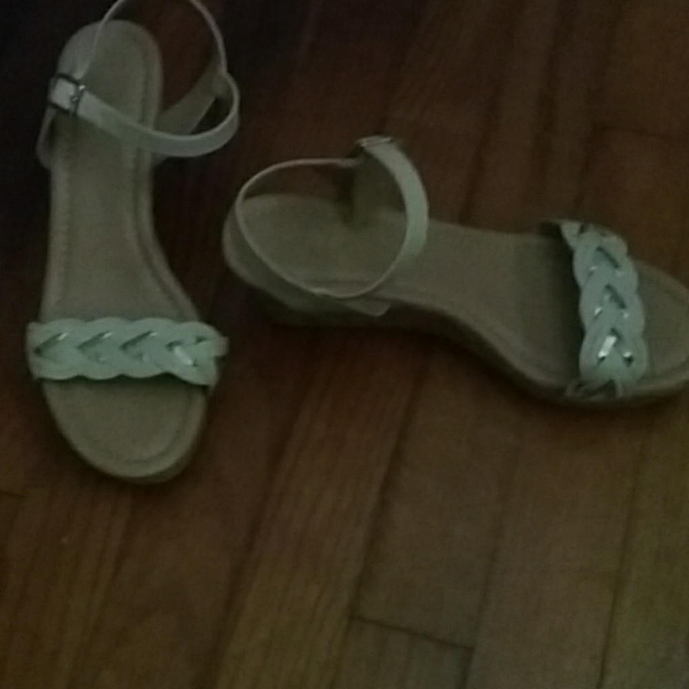 shoes - Picture 2 of 4